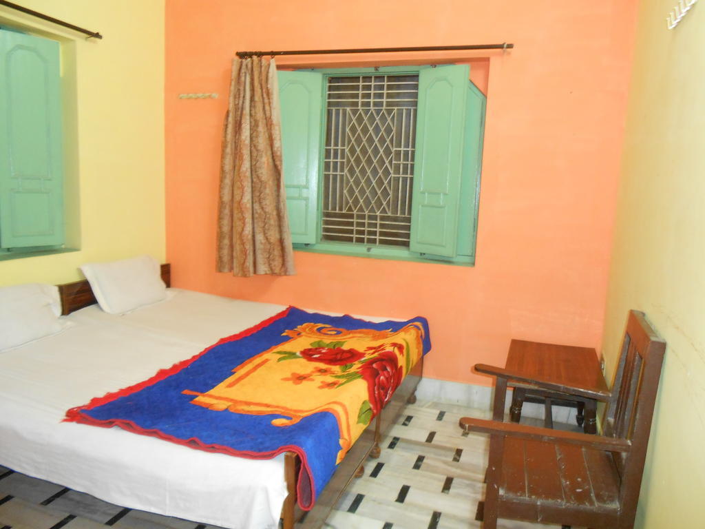 Hotel Elvis Pensión Varanasi Habitación foto