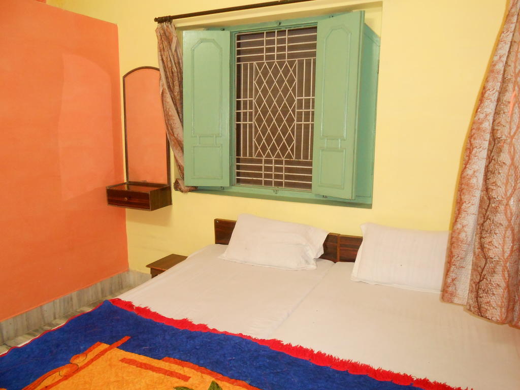 Hotel Elvis Pensión Varanasi Habitación foto